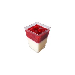 Dezert panna cotta s malinami