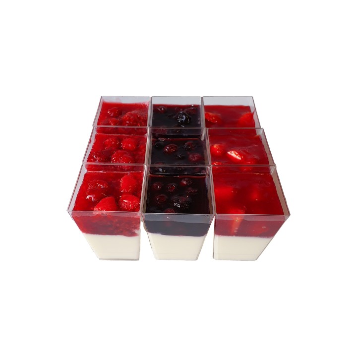 Dezert panna cotta s malinami